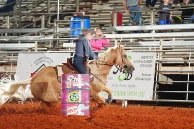 126_Connie_Ezell_IZ_Happy_Rockin_Hank_Opn_Sat_2026.LD.TEX.OCT_2326_TD207767.jpg